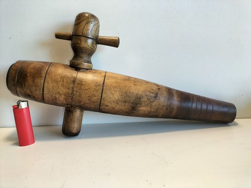 Ancien gros robinet - ancien, bois