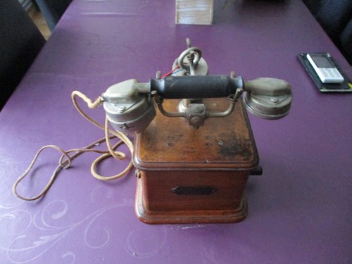 Ancien telephone bois - telephone, en