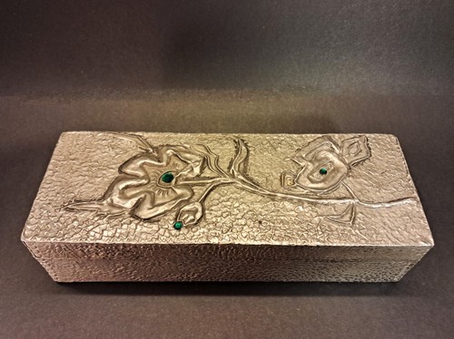Art nouveau boite en bois - -,
