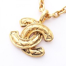 Collier pendentif logo CHANEL