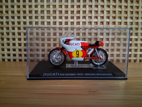 Moto ducati 450 desmo 1970