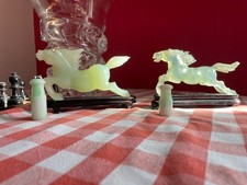 Deux petits chevaux en jade de