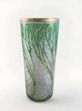 Vase en verre camée, début