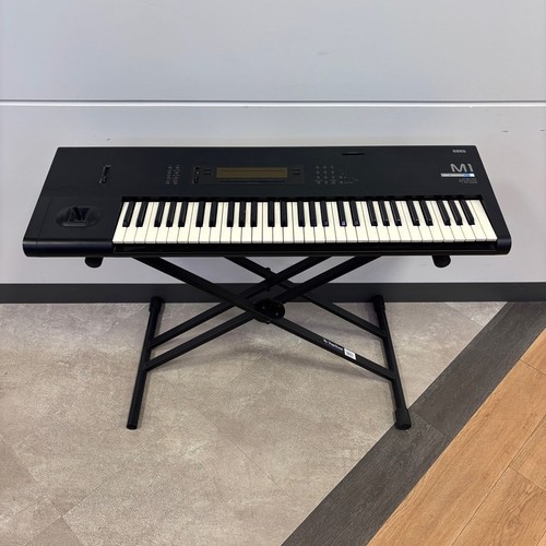 Korg music workstation 61 - m1,