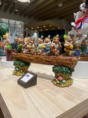 Disney traditions seven dwarfs - traditions,
