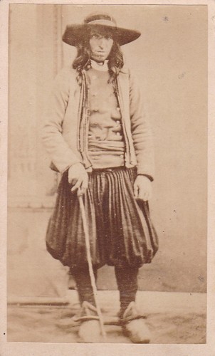 Breton costume traditionnel - en,