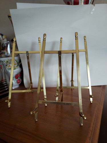 Lot chevalets table en - de,