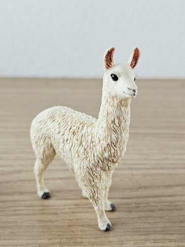 Schleich figurine animal lama