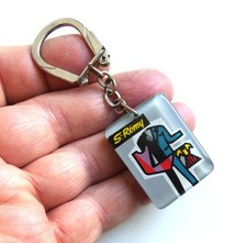 Ancien porte clé bourbon plat Vêtements St Rémy, Années 60.