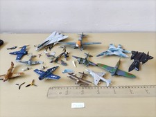 LOT D'AVIONS MINIATURES