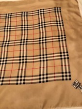 Très Beau carré burberrys en