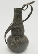 Ancien Pot avec décors fleurs en métal étain