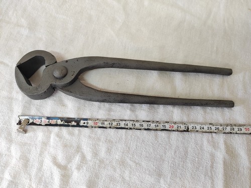 Outil ancien grande pince - grande,