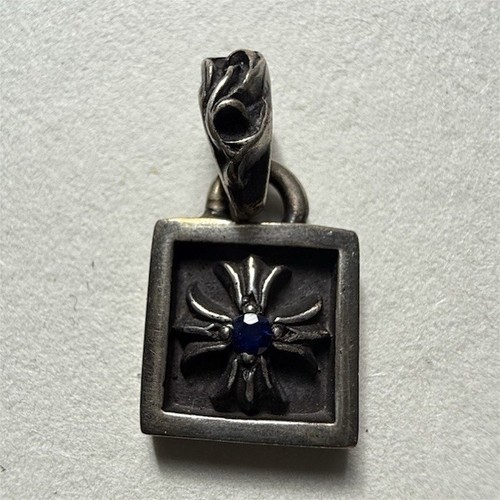 Pendentif carré argent - ch,