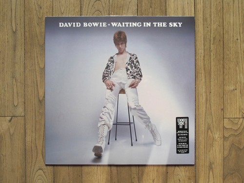 David bowie waiting in the - bowie,