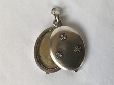 MIROIR PENDENTIF et PORTE PHOTO en MÉTAL ARGENTÉ Début XX ème de Sac ou de Poche