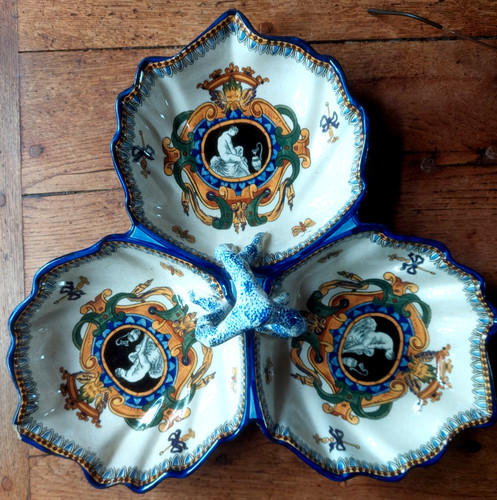 Ancien plat mendiant serviteur