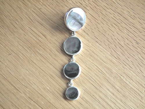 Pendentif nacre grise - -,