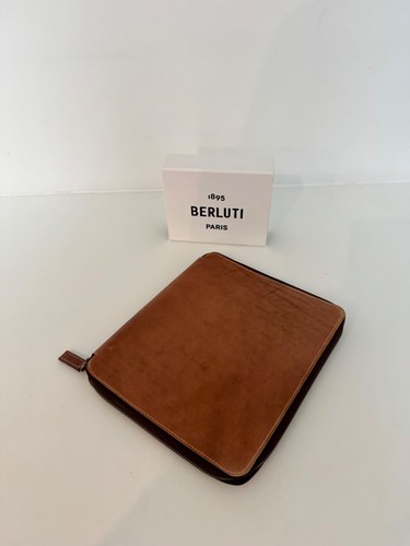 Rare berluti pochette zippée - berluti,