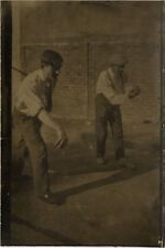 OLD PHOTO - VINTAGE SNAPSHOT - CURIOSITY SPORT PETANQUE BALLS LYONNAISE