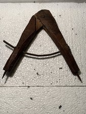 Ancien grand compas en bois de