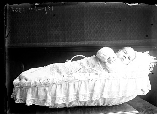 Portrait child baby crib old - baby,