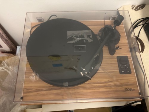 Tourne disque avec enceinte - tourne,