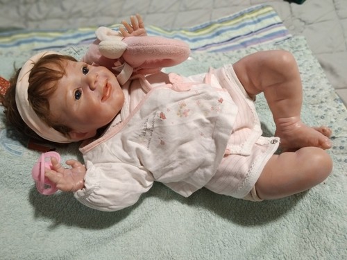 Joli bébé reborn souriante - bébé,