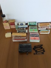 boîtes anciennes de médicaments, lot de 20 et boîte de soin militaire