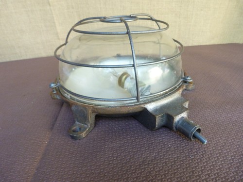 Ancienne lampe industielle - lampe,