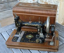 Machine à coudre ORIGINAL VICTORIA portative à poser sur table 1900