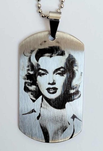 Médaille pendentif gravé - pendentif,