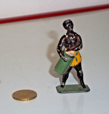 BRITAINS ?  ACEDO ??  PLOMB CREUX : AFRICAIN / ZOULOU AU TAM TAM -  (vers 1930)