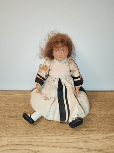 Ancienne petite poupée petit - ancienne,