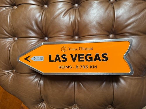 Veuve clicquot champagne - veuve,