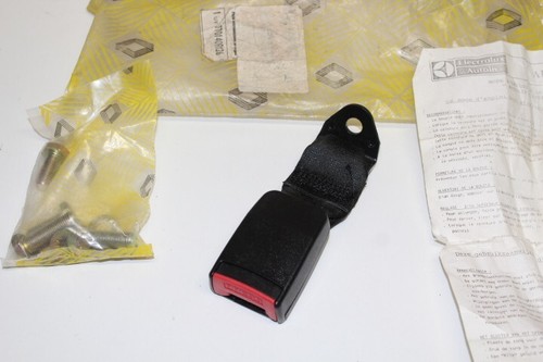 Attache ceinture arrière - attache,