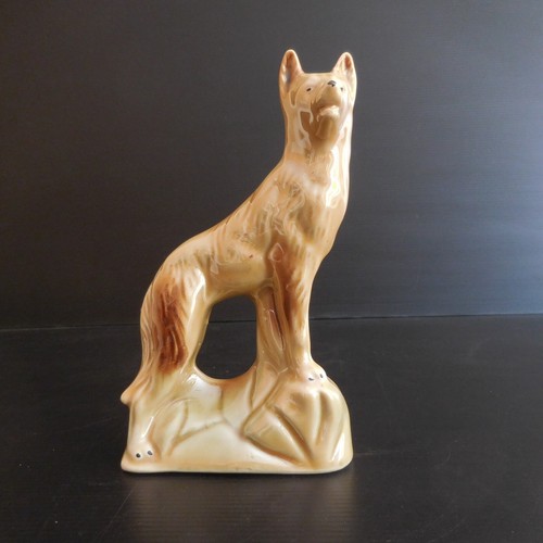 Figurine statue chien loup