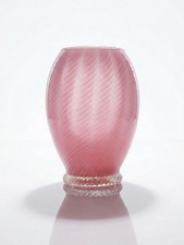 Petit vase soufflé en opaline