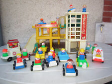 Garage Fisher Price Réf 930 Année 1970 17 Véhicules Avec Personages + 1 mini bus