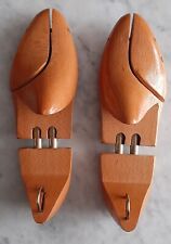 PAIRE DE FORMES A CHAUSSURES EN BOIS - EMBAUCHOIRS PERFECTA  P. 43 - Long. 28 cm