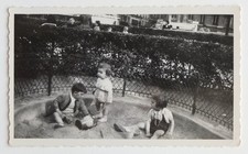 Children Play Trinity Square 1950 - Old Photo Snapshot