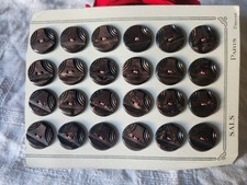 Plaque de 24 boutons  anciens