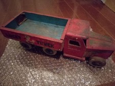 Jouet camion en bois vers