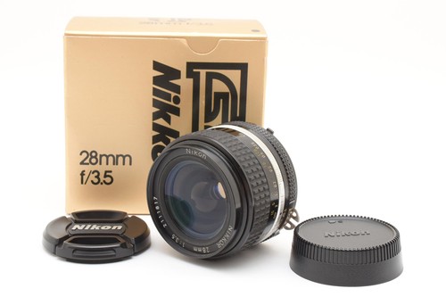 Objectif grand angle nikon - grand,