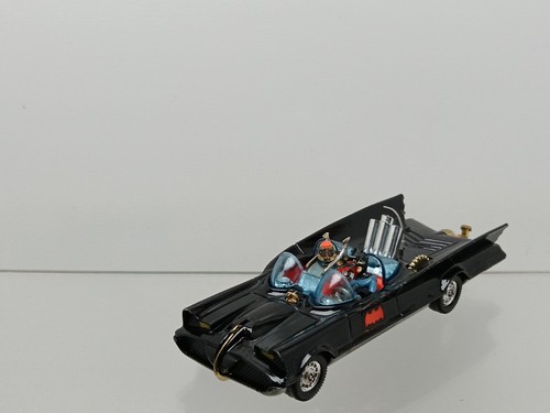 Corgi toys batmobile avec - toys,