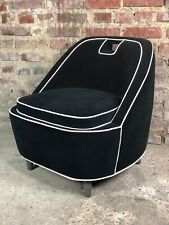 Fauteuil rétro vintage 80's en velours noir gansé blanc
