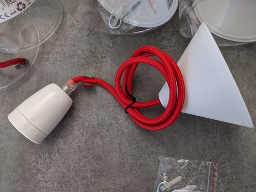 Suspension rouge blanc - ou,
