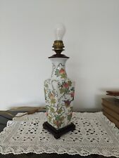 Lampe Céramique Chinoise. Motif Fleurs Et Papillons