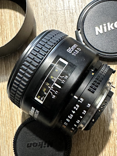 Très bel objectif nikon - très, 85