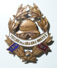 INSIGNE DE BOUTONNIERE POILUS